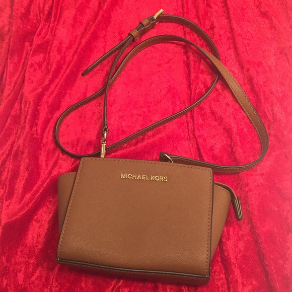 Michael Kors Handbags - Michael Kors Selma Mini Crossbody bag